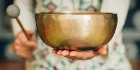 Séance de bien-être au musée d'archéologie