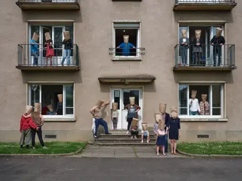 Ces gens qui vivent trop près de moi - LA BAZOGE