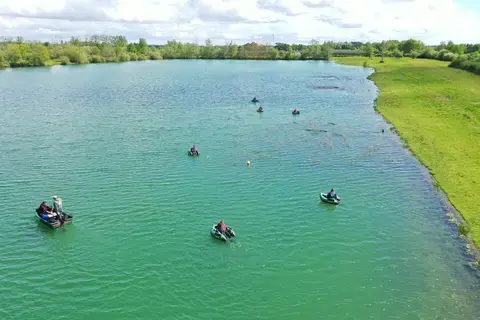 Initiation pêche en float-tube à La Flèche