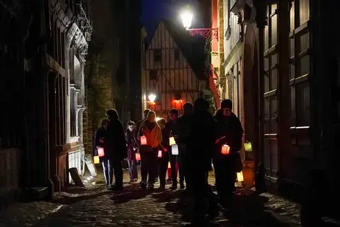 Spécial Noël - Visite aux lampions : De Saint-Nicolas à la Cité Plantagenêt