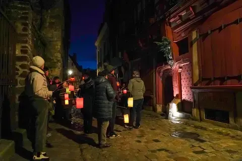 La Cité Plantagenêt à la lueur des lampions