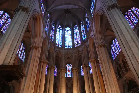 Mille ans de lumière : les vitraux de la cathédrale