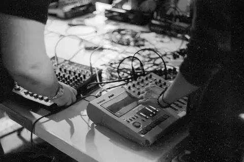 Atelier No input avec The Great No Input Orchestra