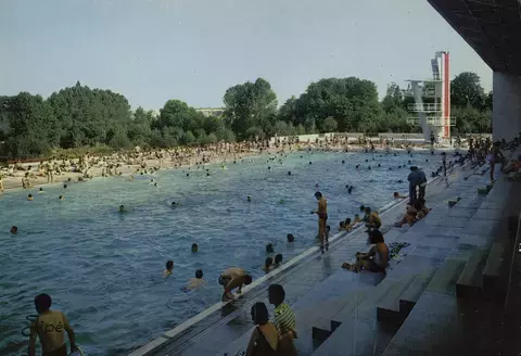 DE LA PISCINE AU CHAPITEAU, HISTOIRE D'UNE RECONVERSION
