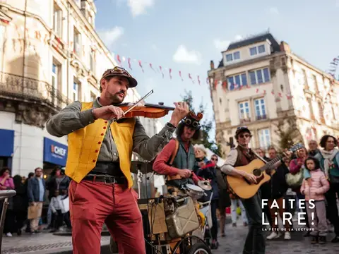 La Rue du livre : spectacles, déambulations artistiques et ateliers