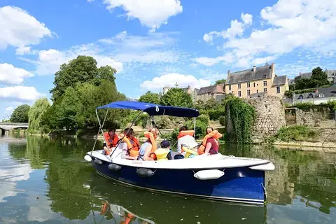 Bateau sur l'eau, la rivière, la rivière...