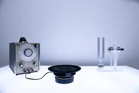 frequencies (a / friction) par Nicolas Bernier