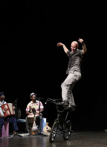 Spectacle | Friandises Vélicyclopédiques | Vincent Warin – Cie 3.6/3.4