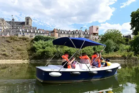 Bateau sur l'eau, la rivière, la rivière…