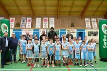 3 joueurs de l'équipe du MSB entraînent des jeunes basketteurs à Ruaudin
