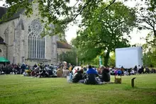 Projection en plein air du film Le Mans 66