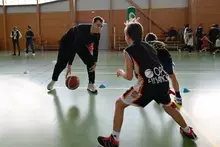 Joueurs du MSB au club de basket de Saint-Mars-d'Outillé