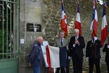Une plaque pour se souvenir des déportés de la prison des Archives