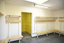 Le bâtiment vestiaires tribune de Parigné-l’Évêque restauré