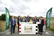 Le Département pose la première pierre du collège bas carbone à Loué