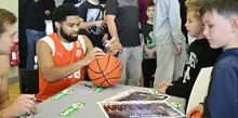 Dédicaces des joueurs du MSB avec le public de Mamers