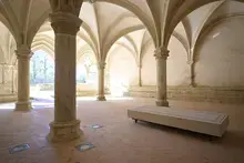 Un monument funéraire reconstitué à l’Abbaye Royale de l’Epau