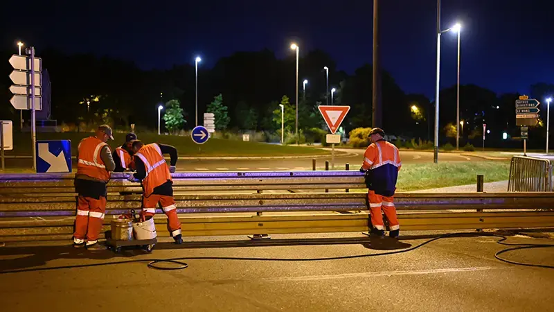 Montage du circuit des 24 Heures du Mans par les agents du Département !