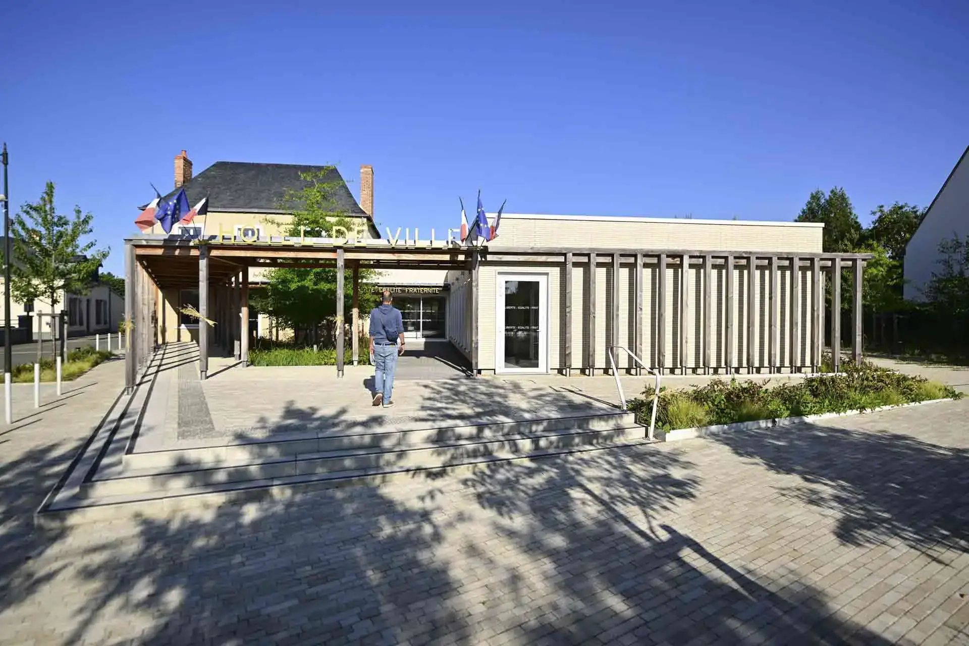 Neuville-sur-Sarthe : Hôtel de Ville