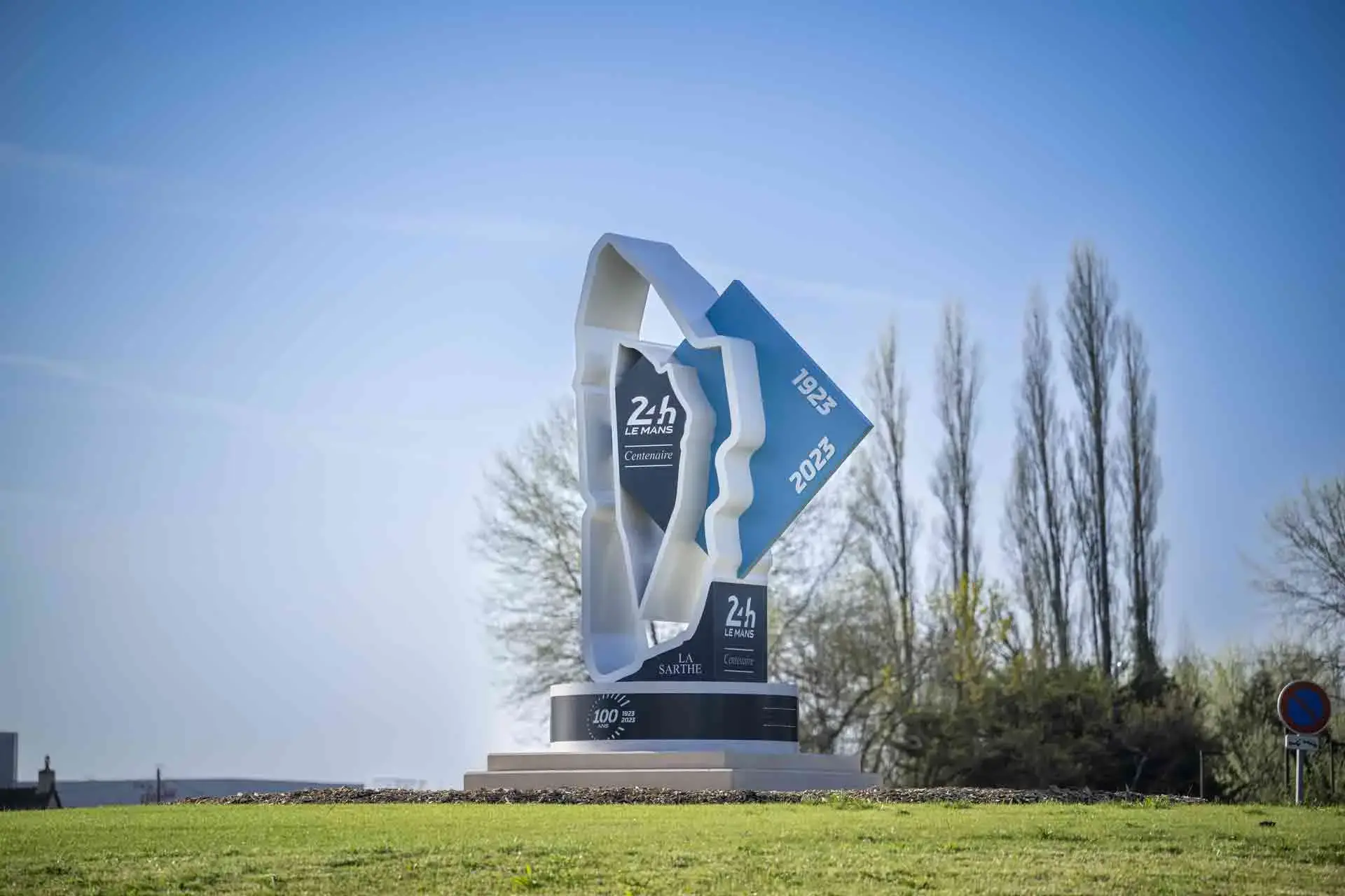 Le Mans : sculpture commémorative du centenaire des 24 Heures