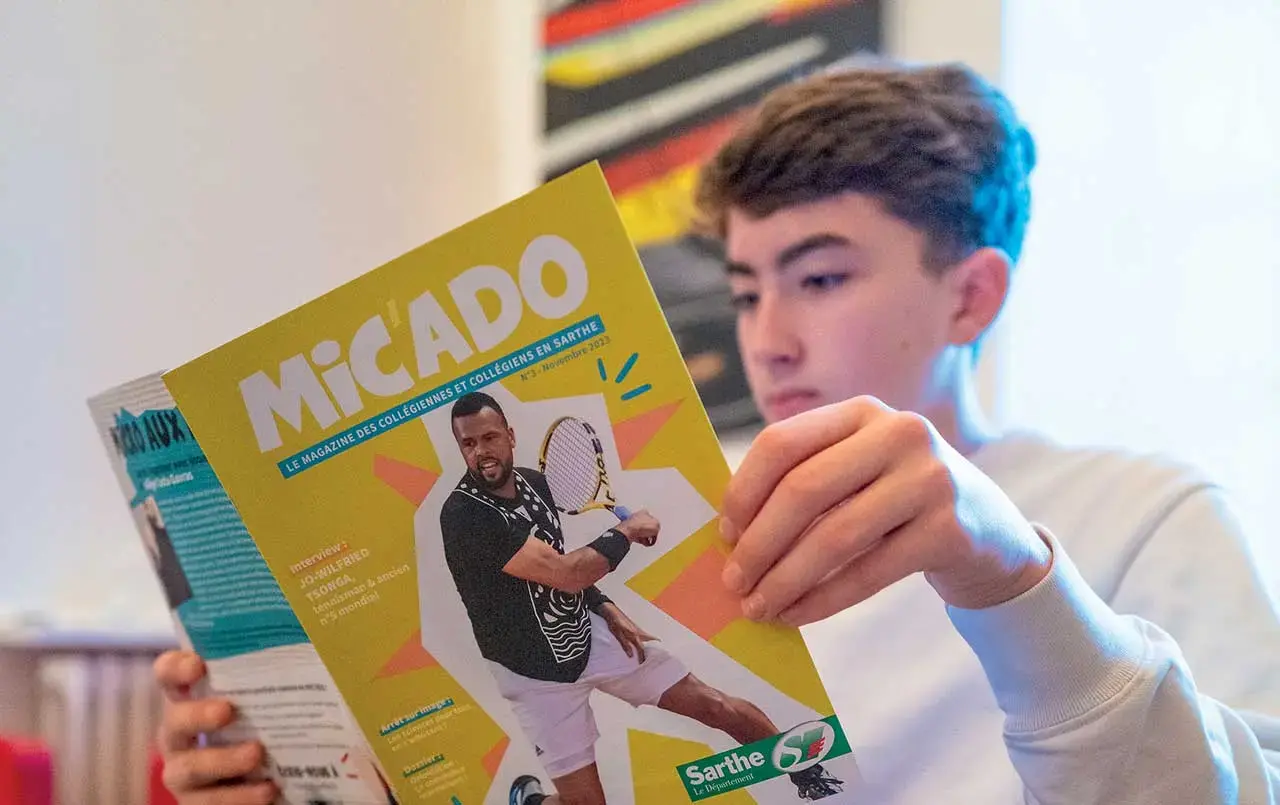 Adolescent lit le magazine Mic'Ado