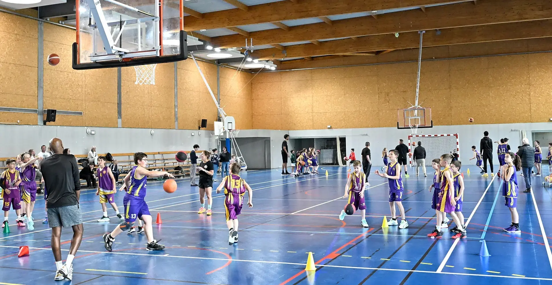 Le Département invite de jeunes Sarthois à la rencontre de basketteurs professionnels !