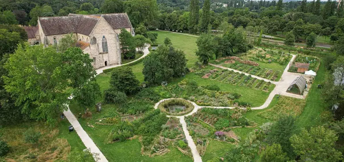 Découvrez les jardins de l'Abbaye Royale de l'Epau !
